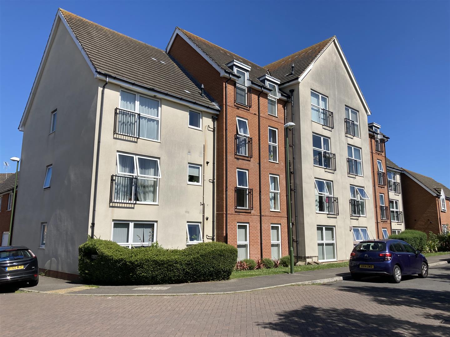 2 bedroom Apartment For Sale