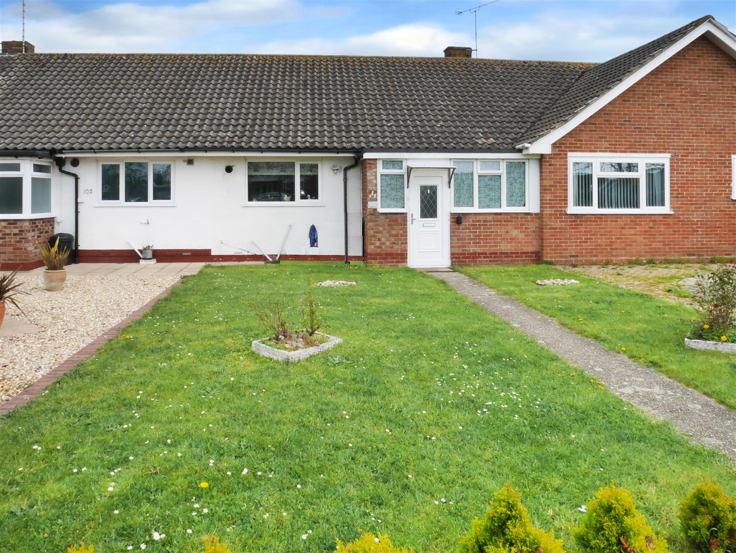1 bedroom Bungalow For Sale