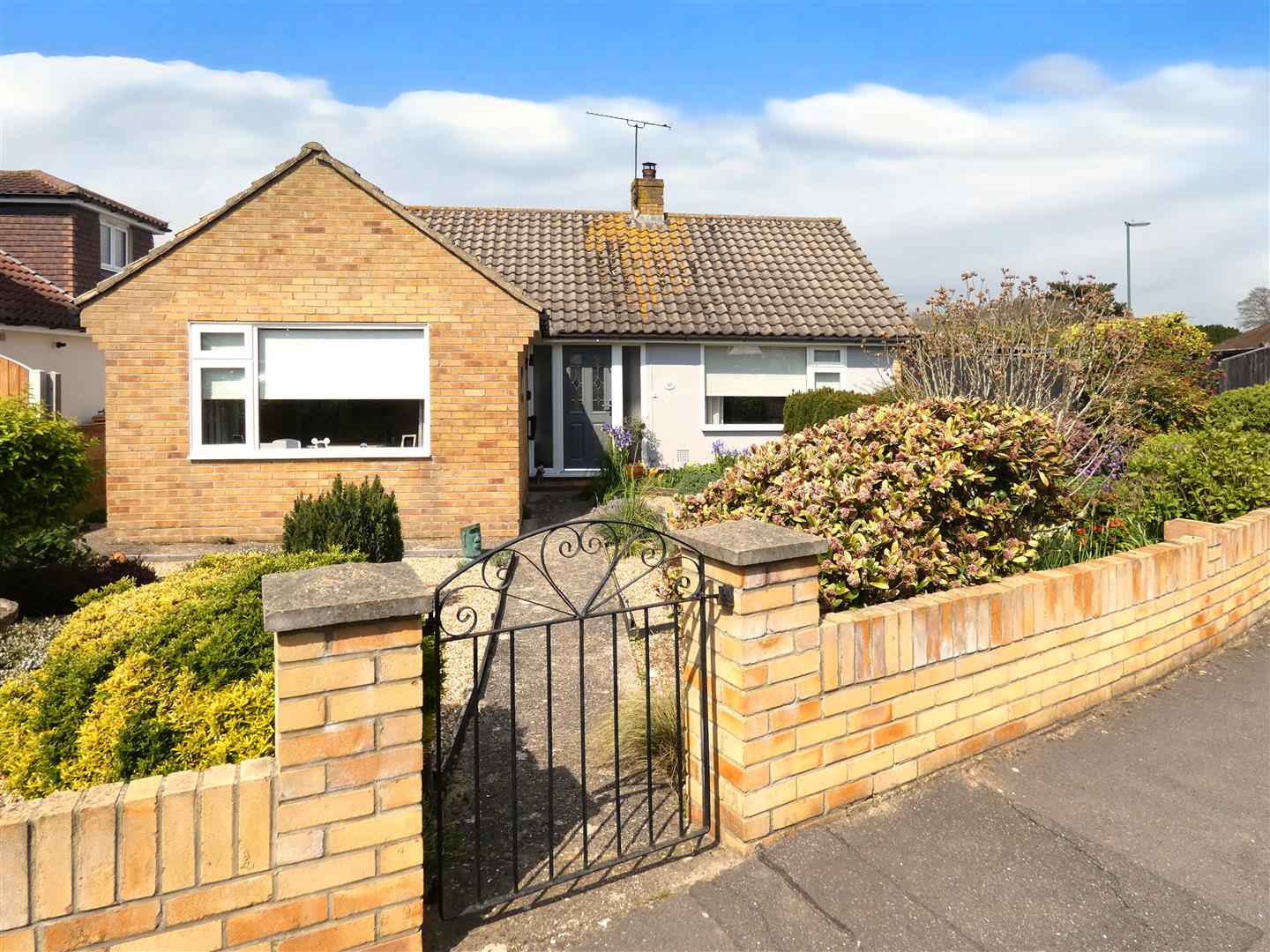 2 bedroom Detached bungalow For Sale