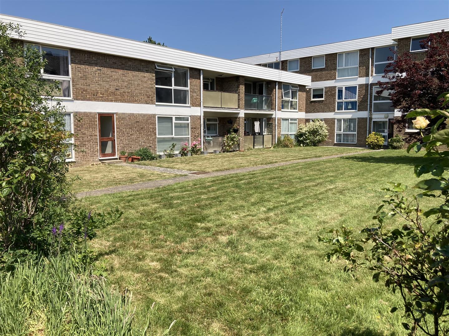 2 bedroom Apartment For Sale