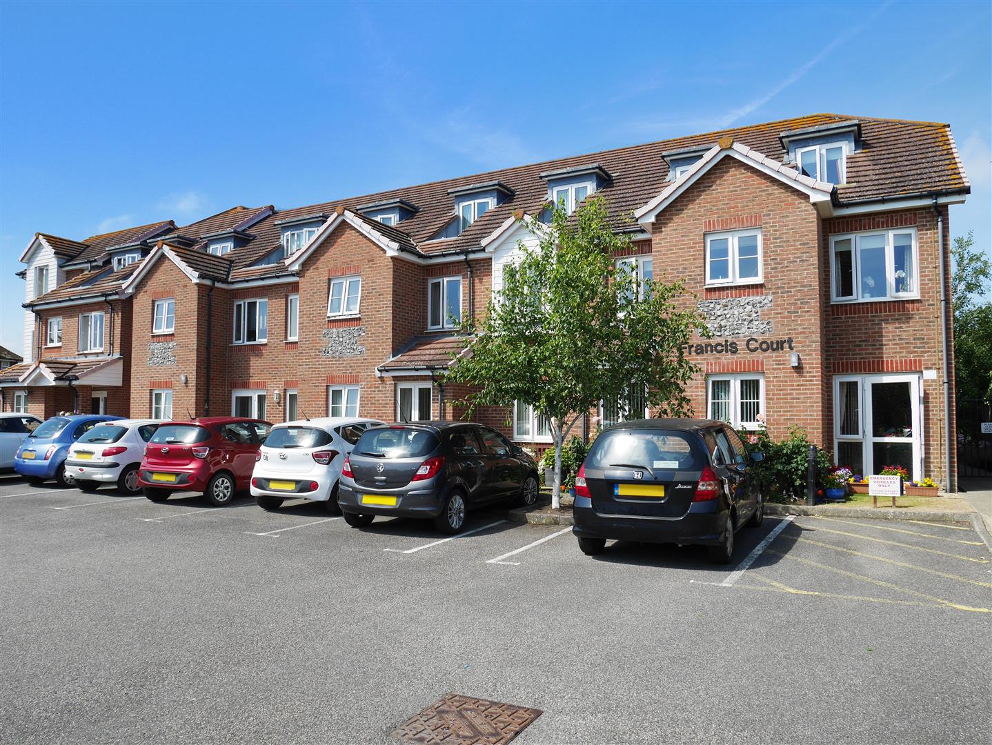 1 bedroom Apartment For Sale