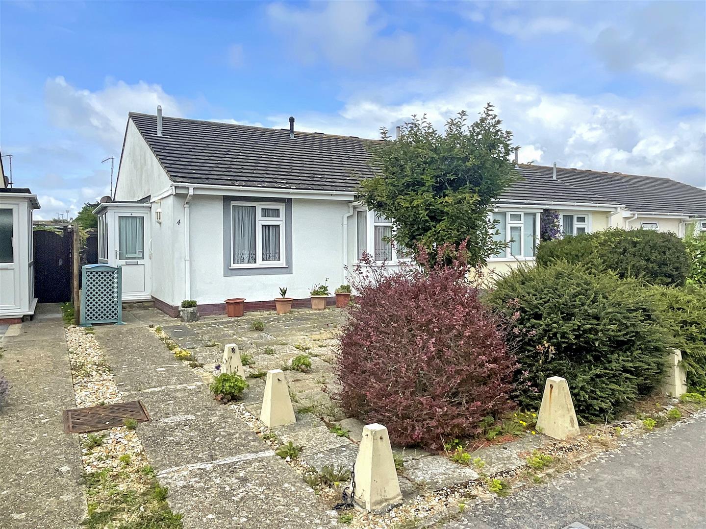 2 bedroom Detached bungalow For Sale
