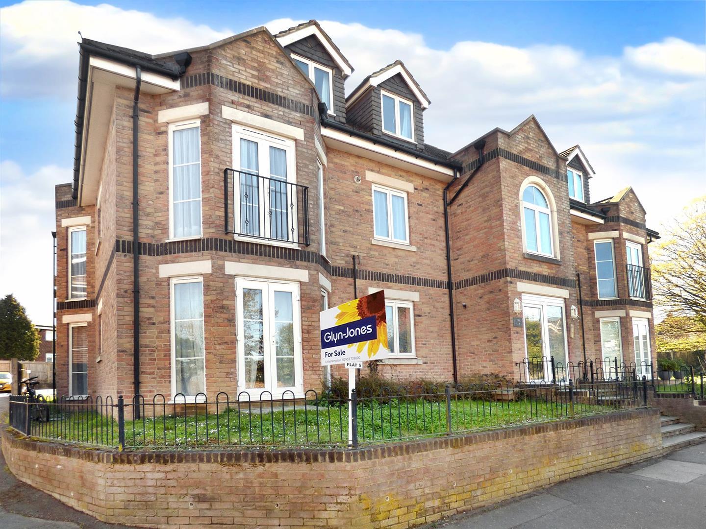 2 bedroom Apartment For Sale