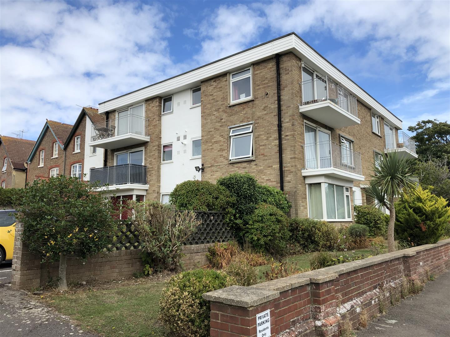 1 bedroom Apartment For Sale