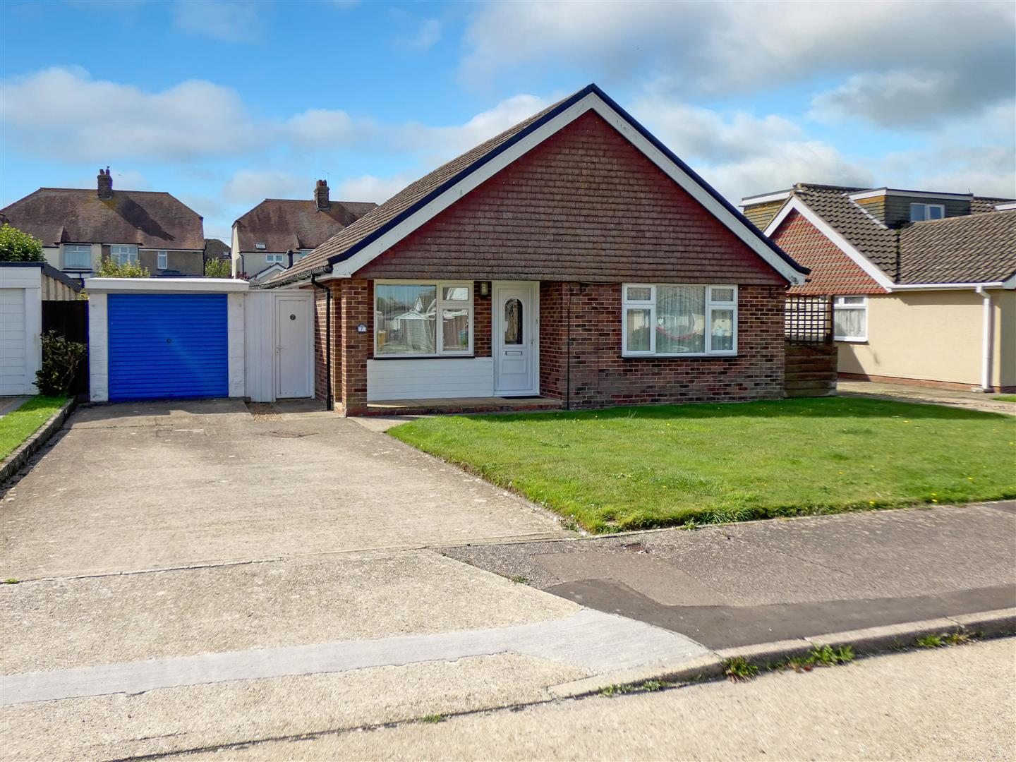 3 bedroom Detached bungalow For Sale