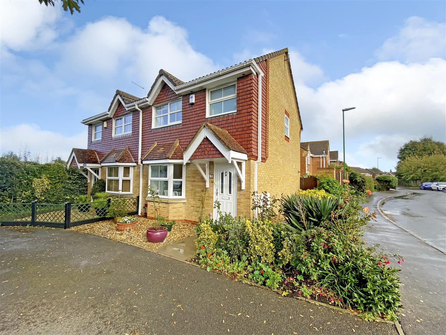 3 bedroom Semi-detached house For Sale