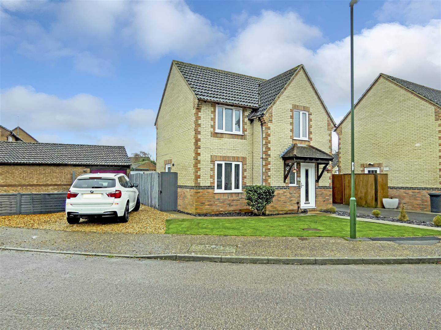 3 bedroom Detached house For Sale