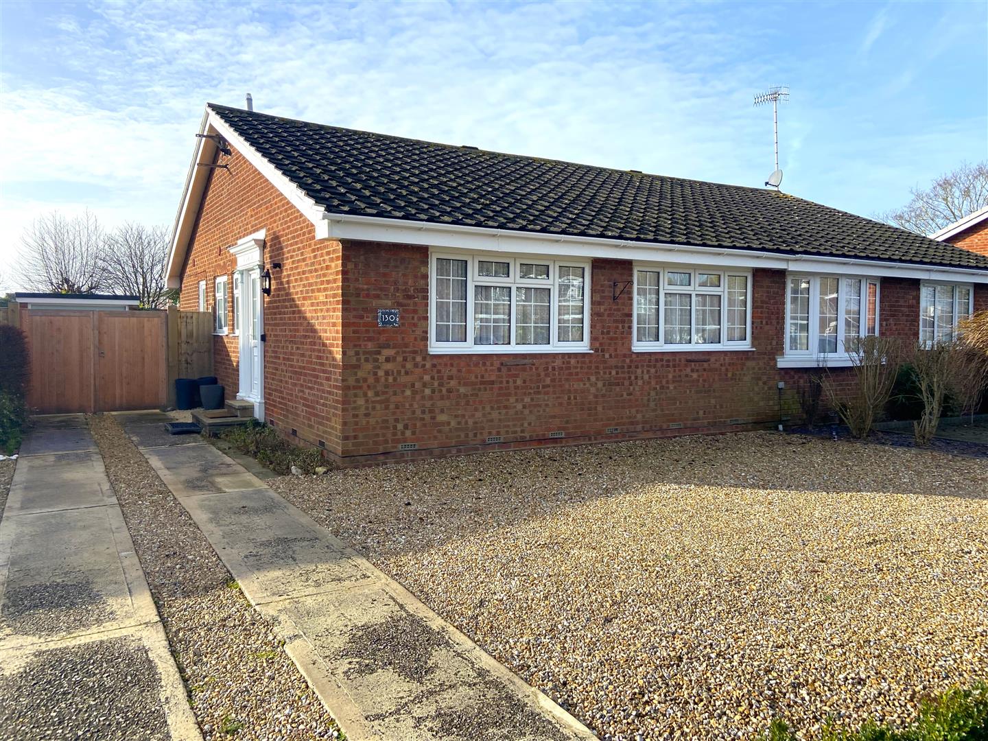 2 bedroom Detached bungalow For Sale