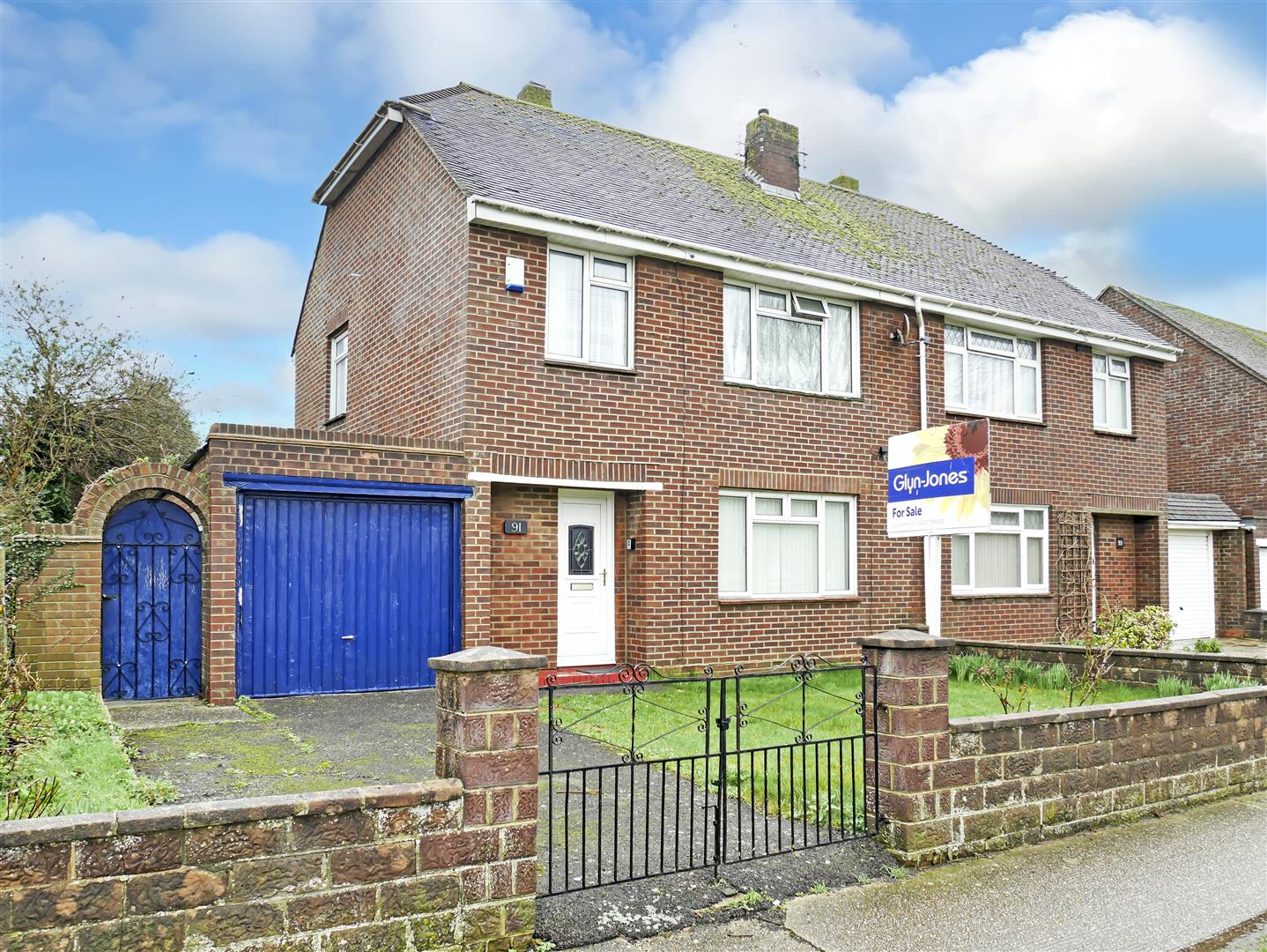3 bedroom Semi-detached house For Sale