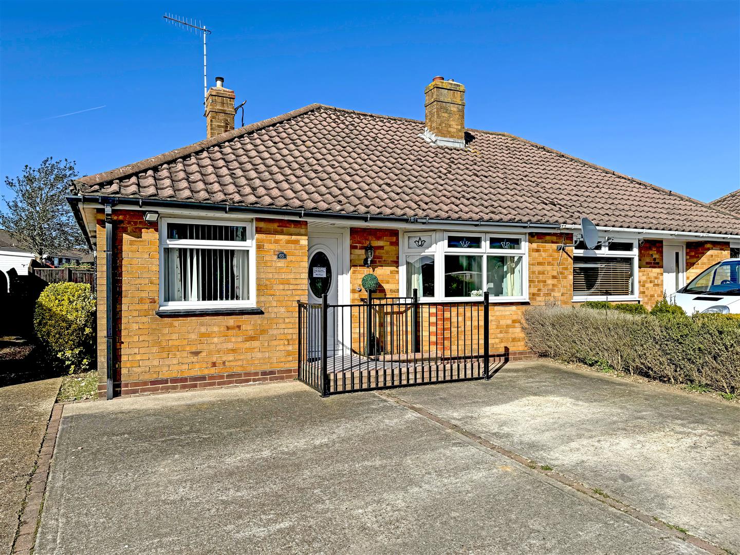 2 bedroom Detached bungalow For Sale
