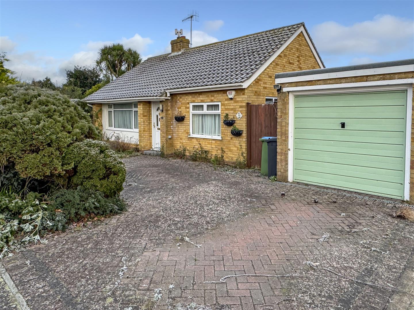 2 bedroom Detached bungalow For Sale