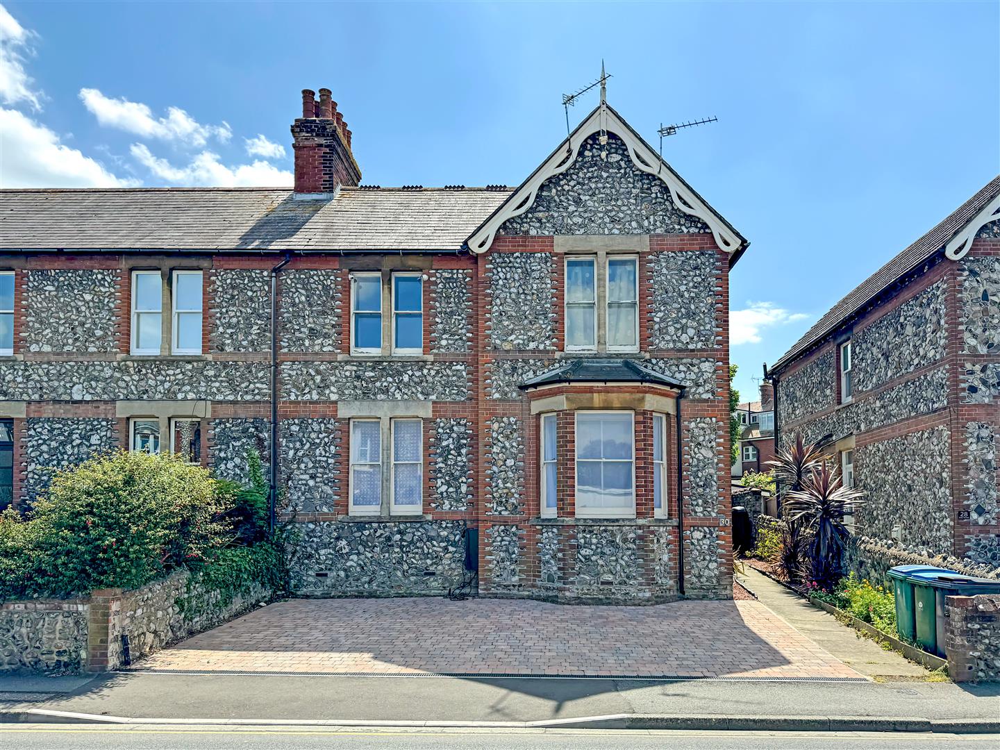 2 bedroom Flat For Sale