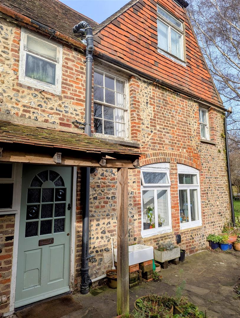 3 bedroom Cottage For Sale