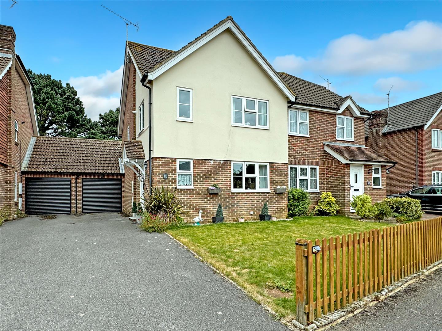 3 bedroom Semi-detached house For Sale