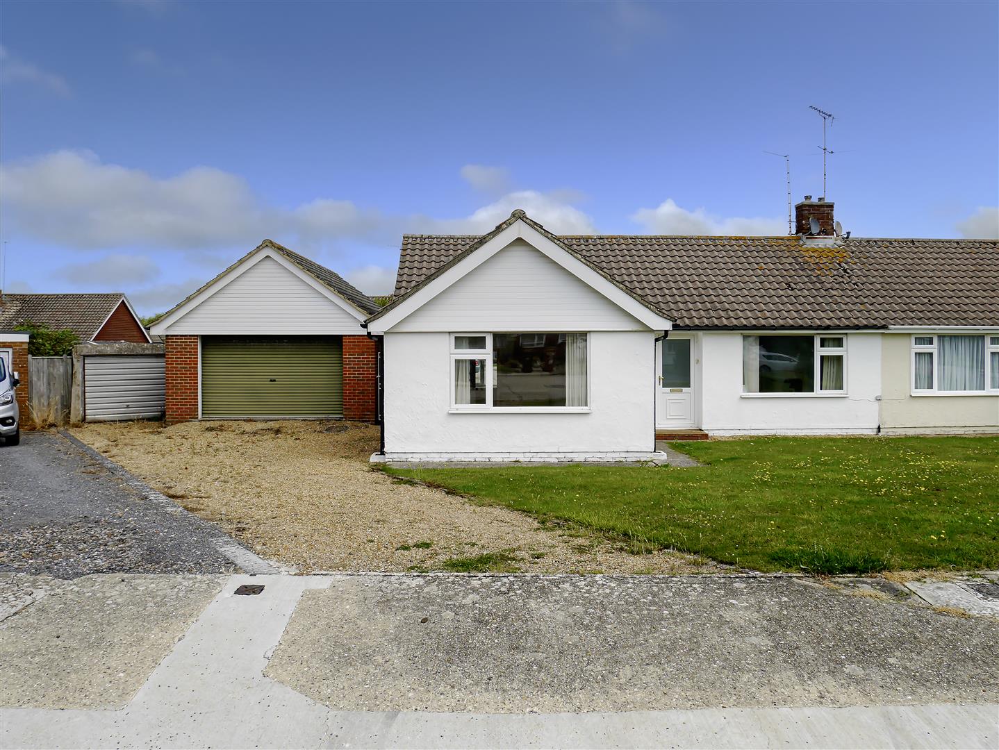 2 bedroom Detached bungalow For Sale