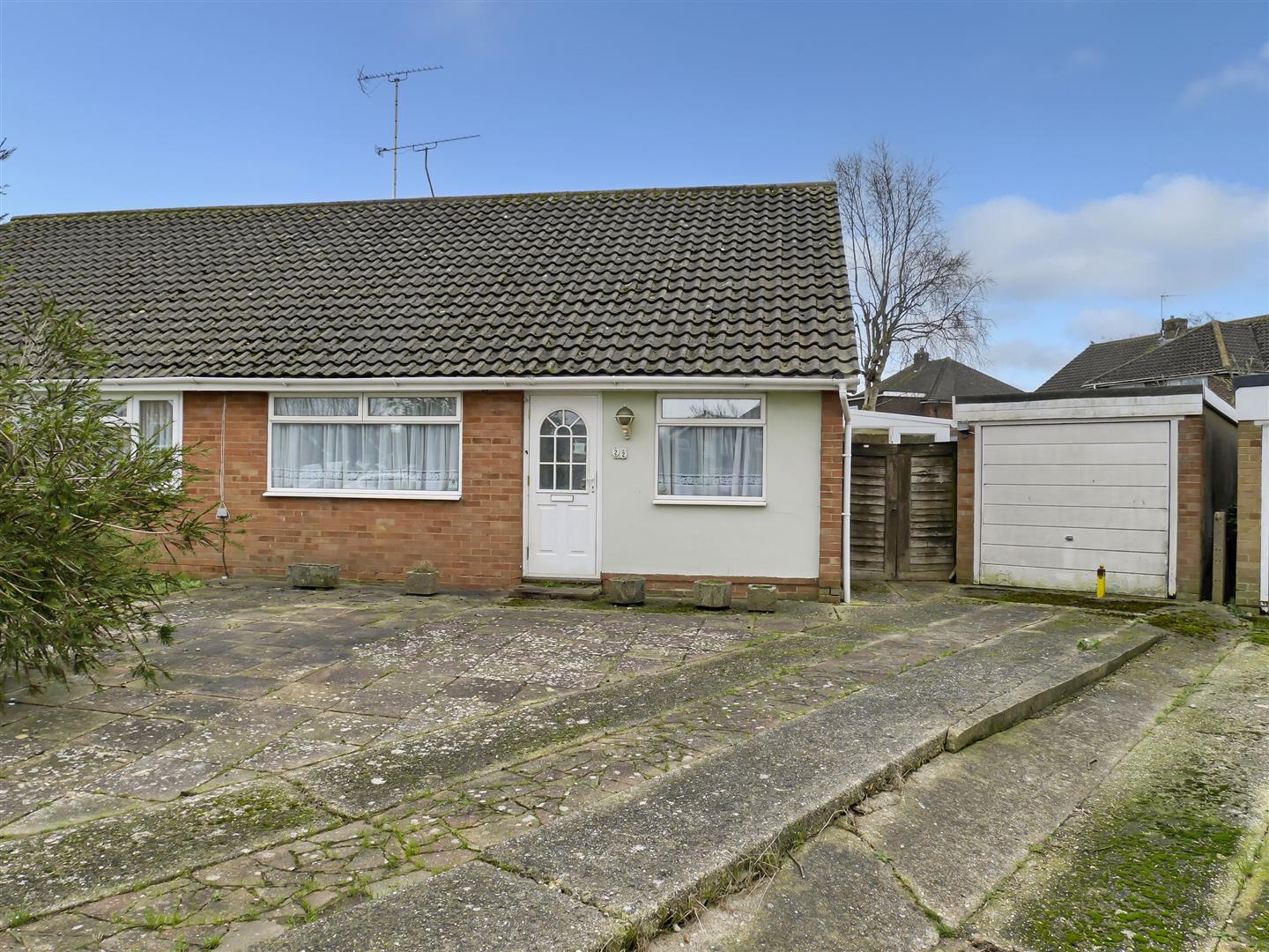 2 bedroom Detached bungalow For Sale