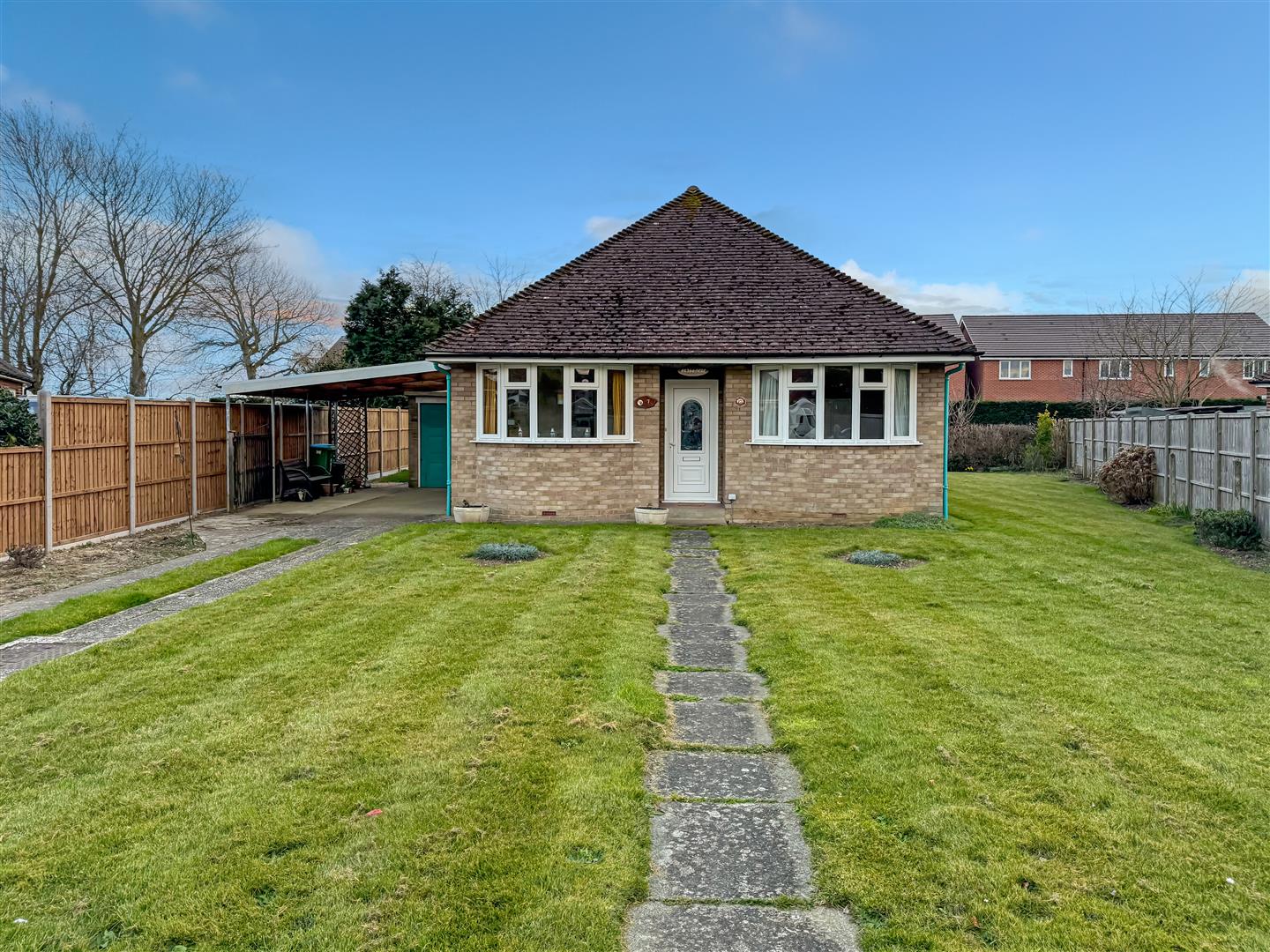 2 bedroom Detached bungalow For Sale