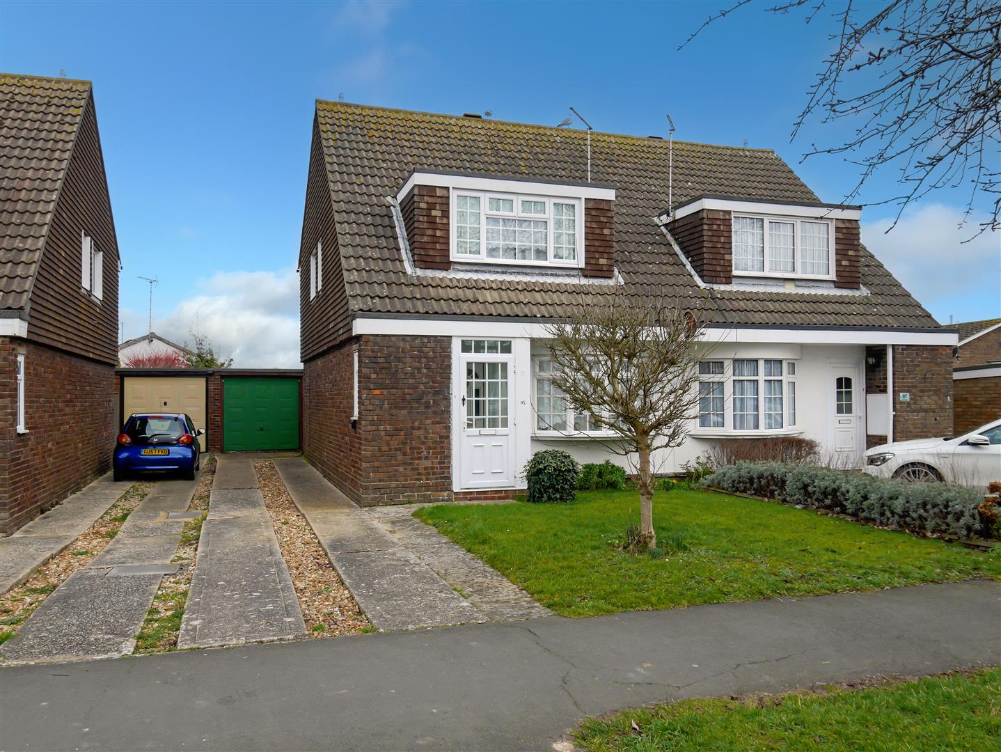 3 bedroom Semi-detached house For Sale