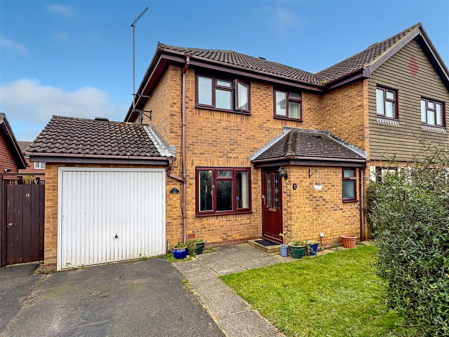 3 bedroom Semi-detached house For Sale