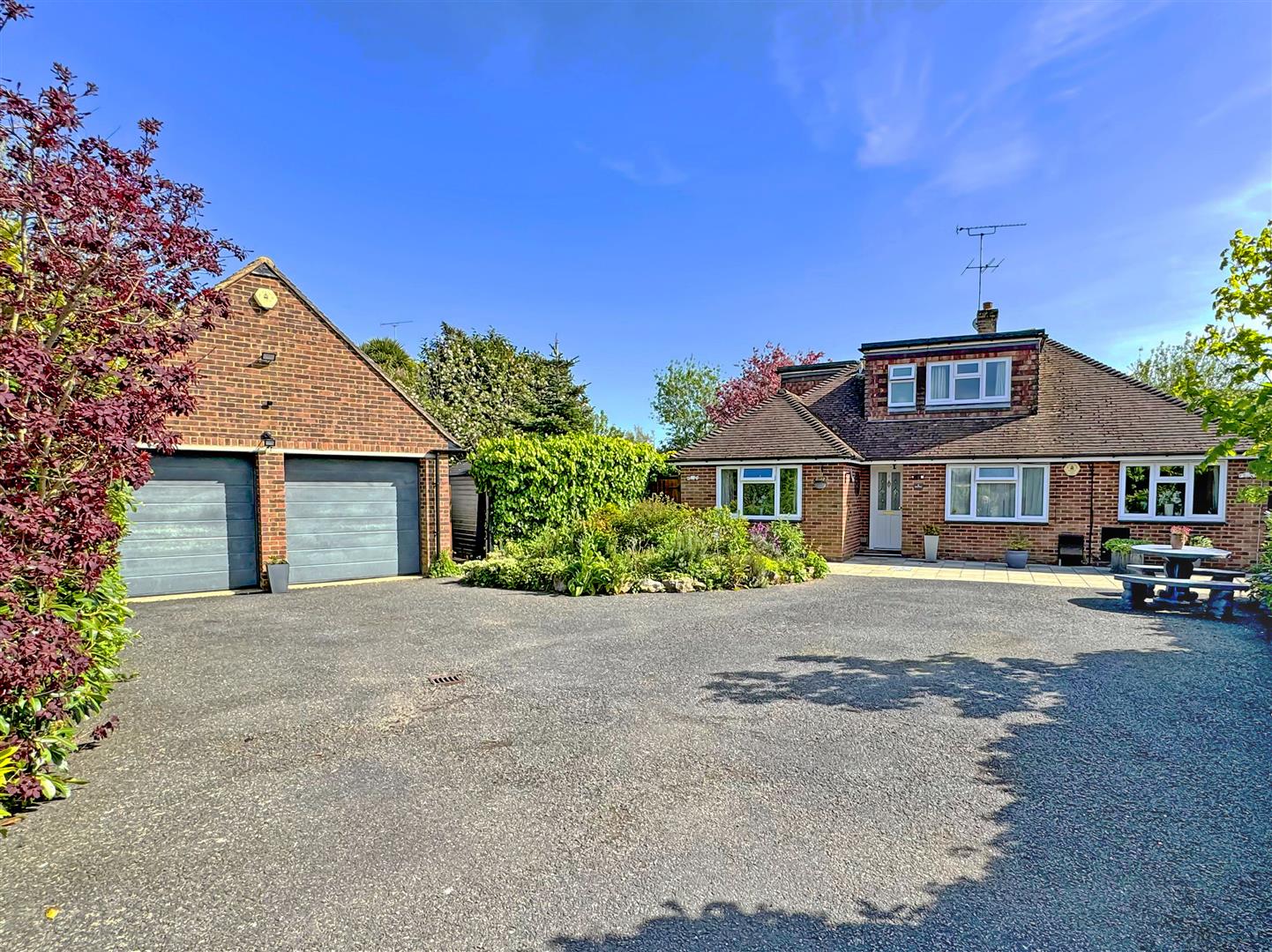 4 bedroom Bungalow For Sale