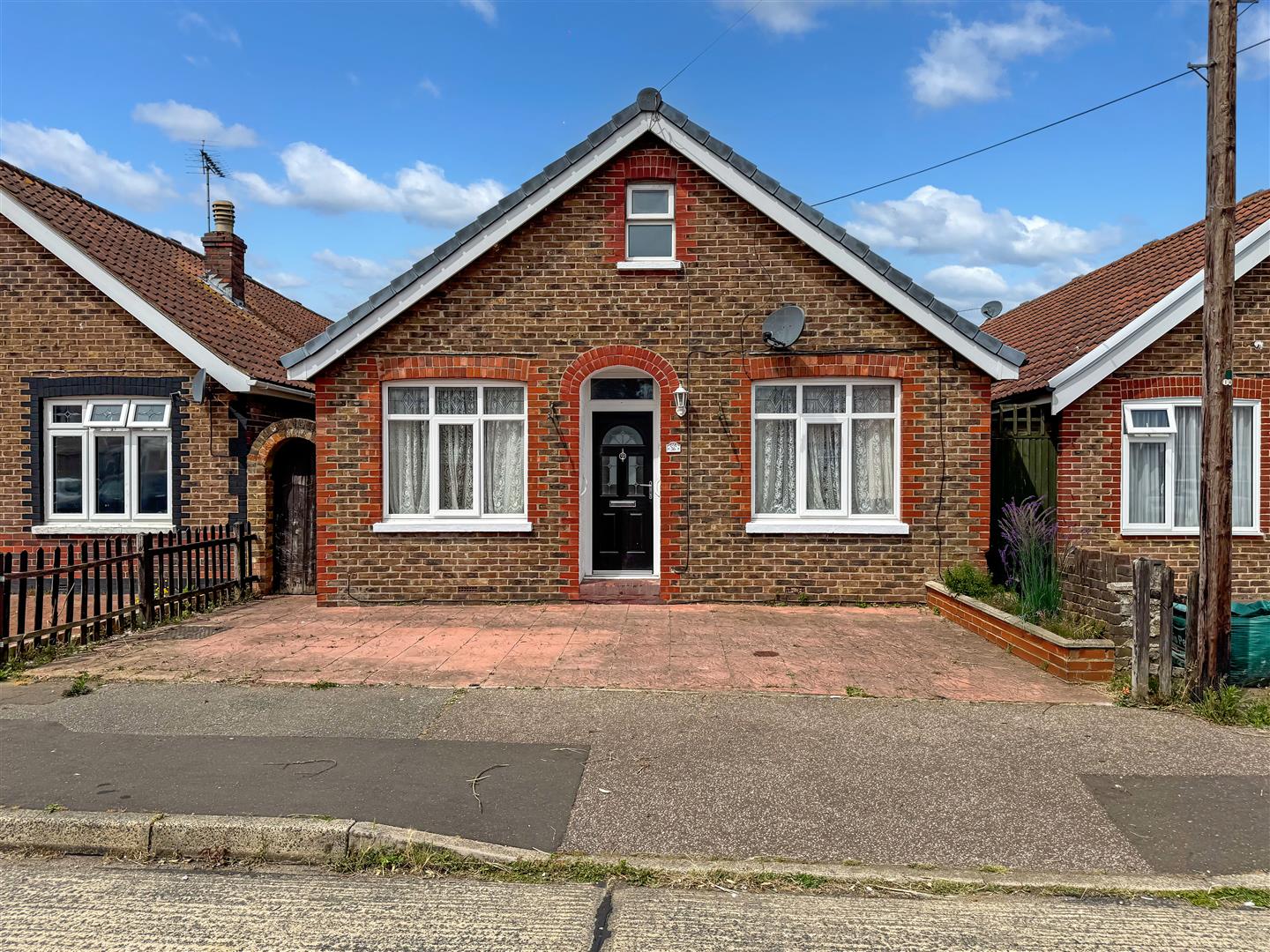 2 bedroom Detached bungalow For Sale