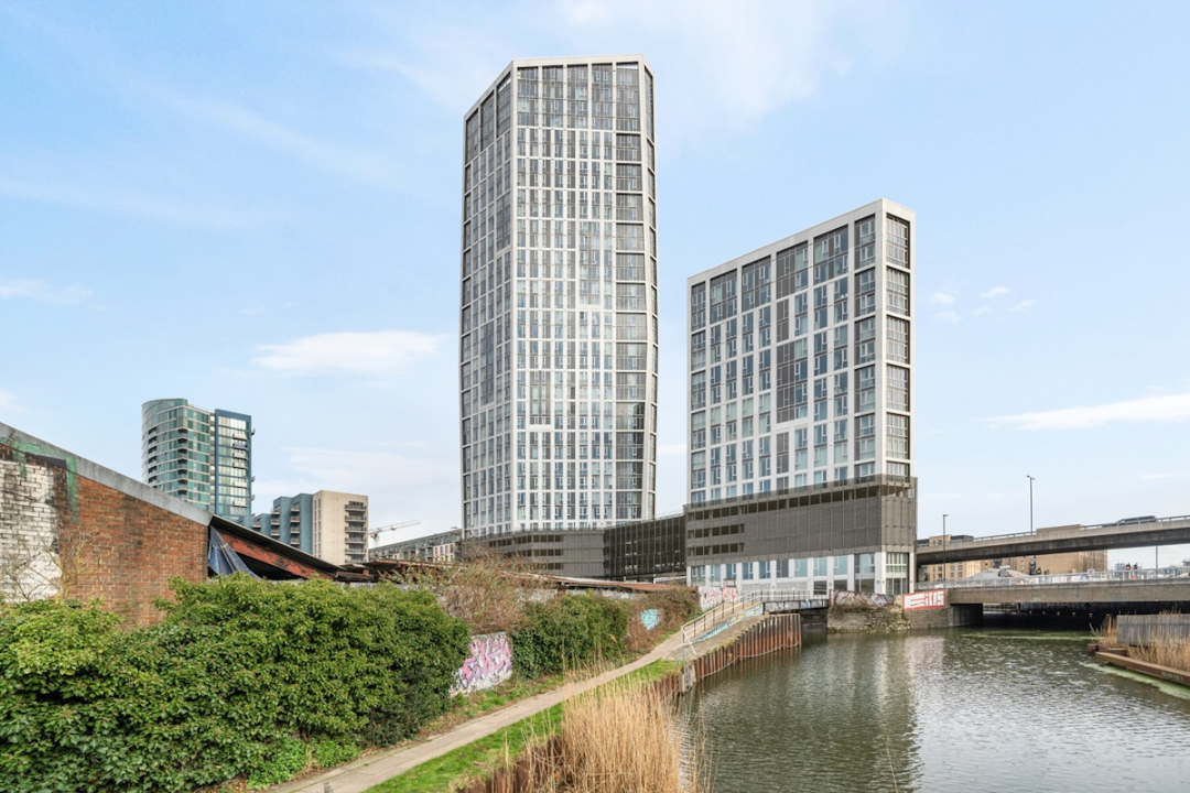 2 bedroom Flat For Sale