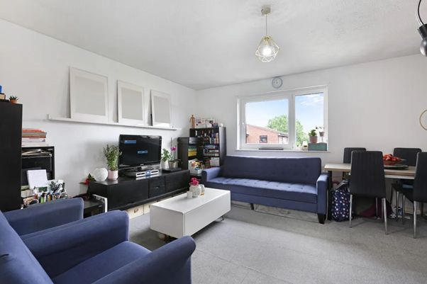 2 bedroom Flat For Sale