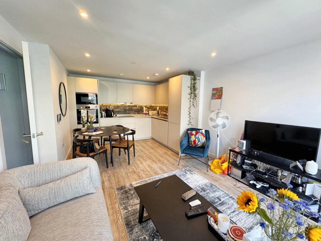 2 bedroom Flat For Sale