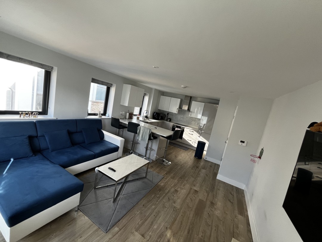 2 bedroom Flat For Sale