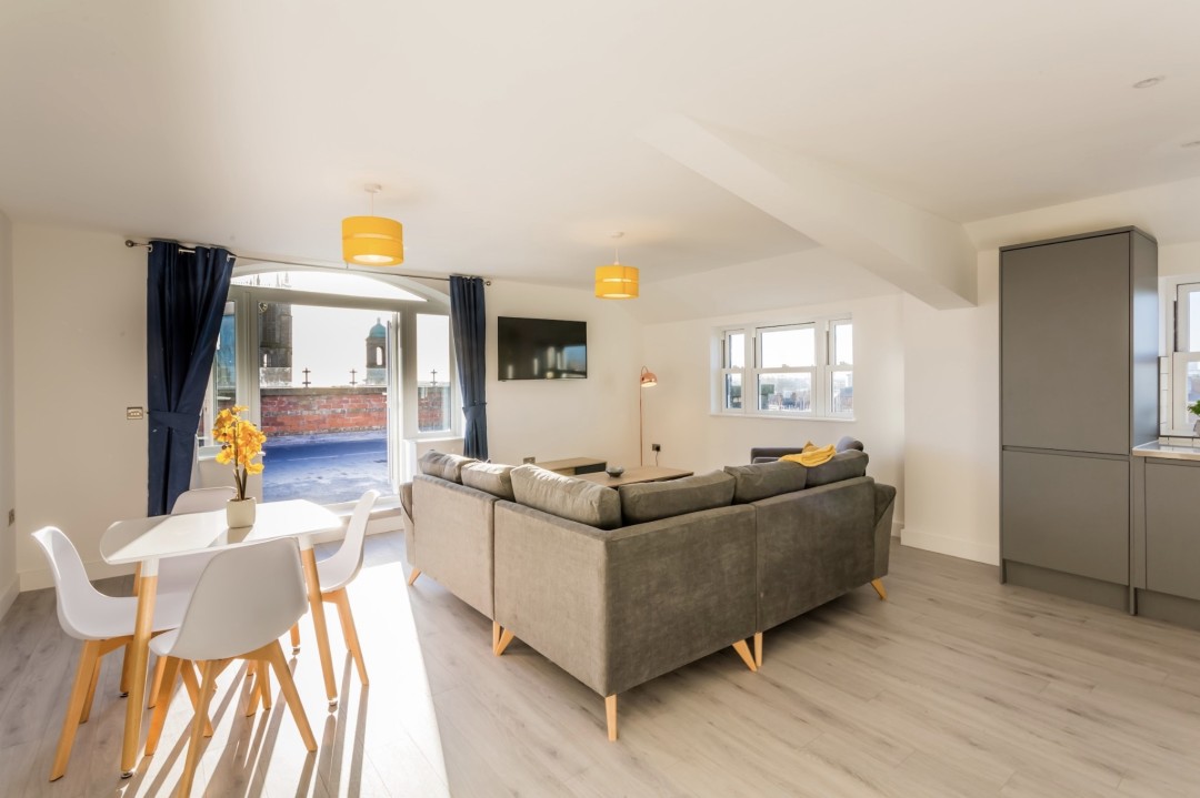 2 bedroom Flat For Sale