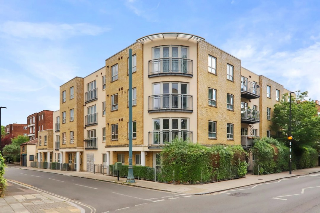 2 bedroom Flat For Sale