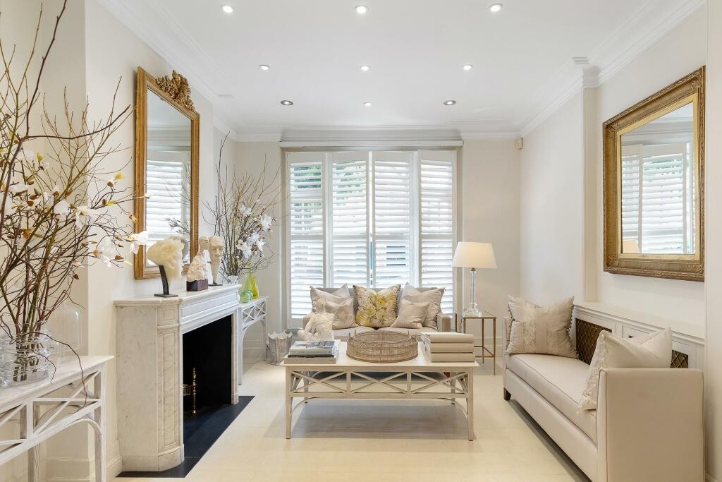 2 bedroom Detached house For Sale