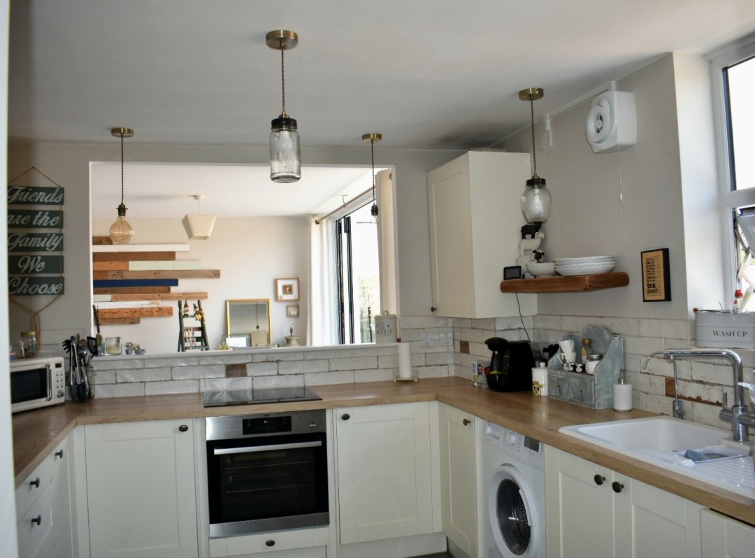 3 bedroom Flat For Sale
