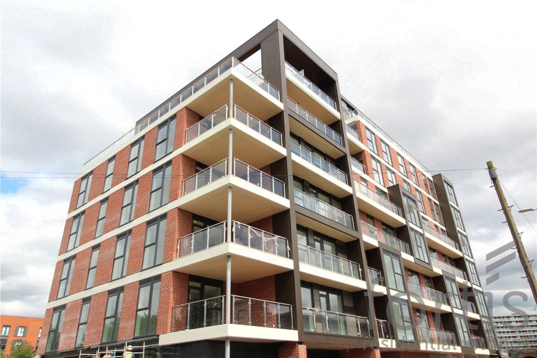 3 bedroom Flat For Sale