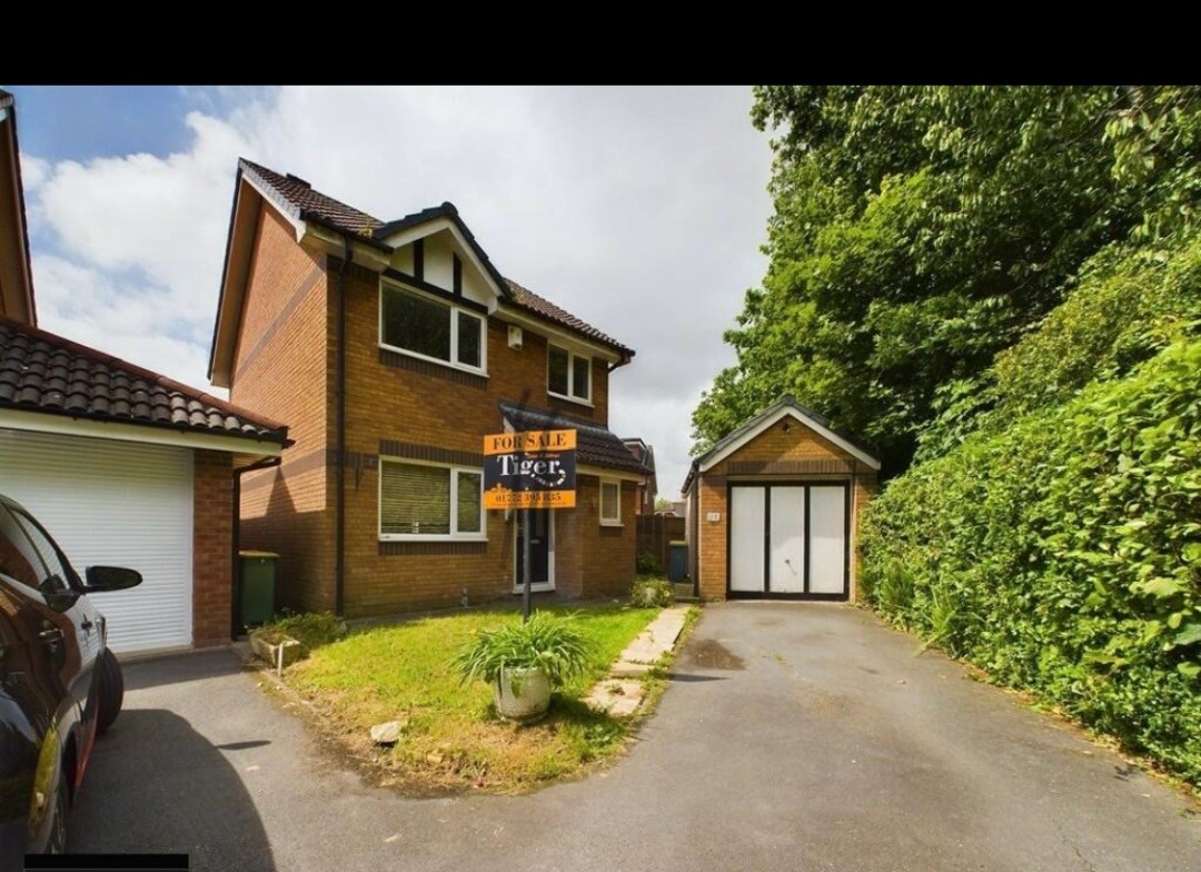3 bedroom Detached house For Sale