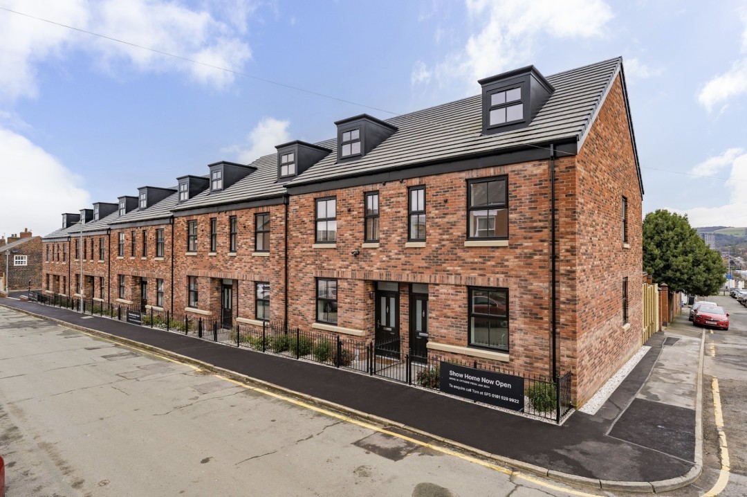 4 bedroom Terraced House For Sale