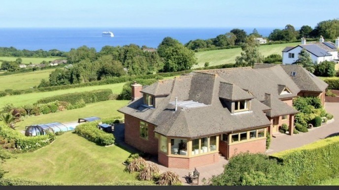 6 bedroom Detached house For Sale
