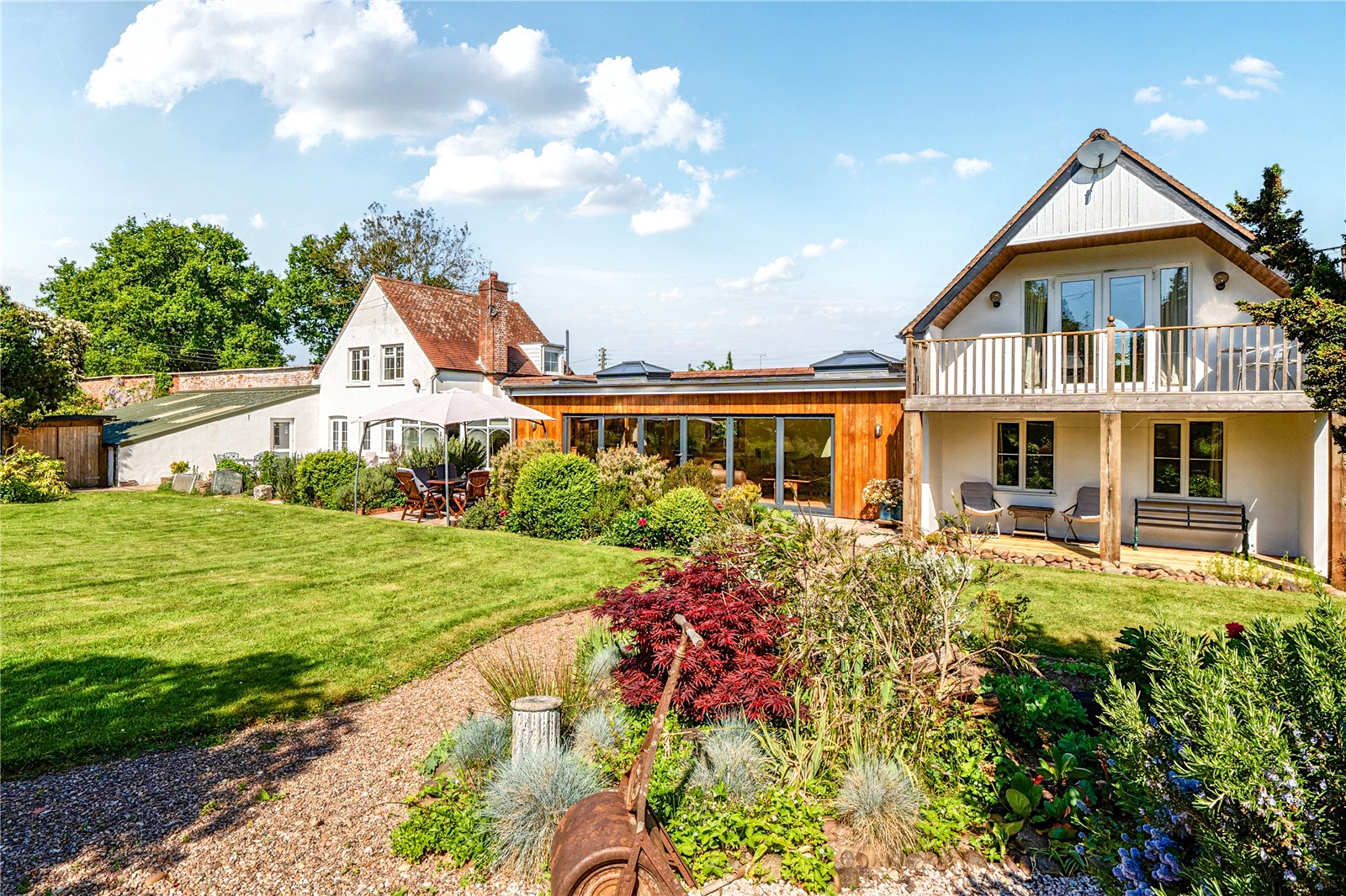 6 bedroom House (unspecified) Under Offer