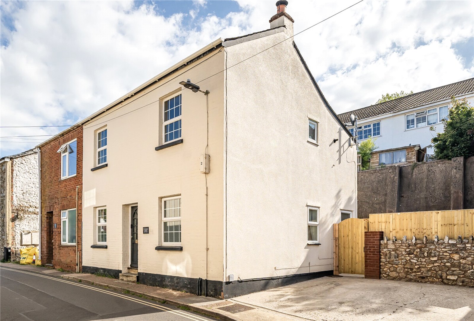 3 bedroom End of terrace house Under Offer