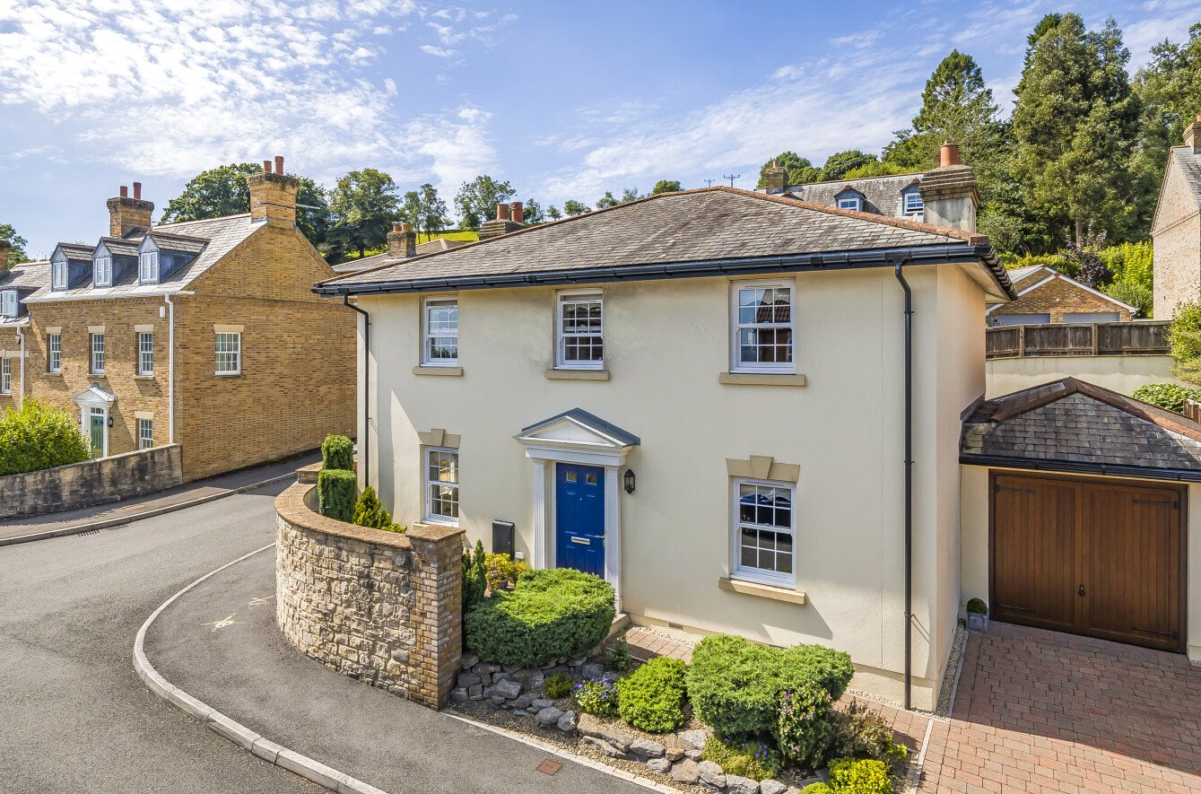 4 bedroom Detached house Under Offer