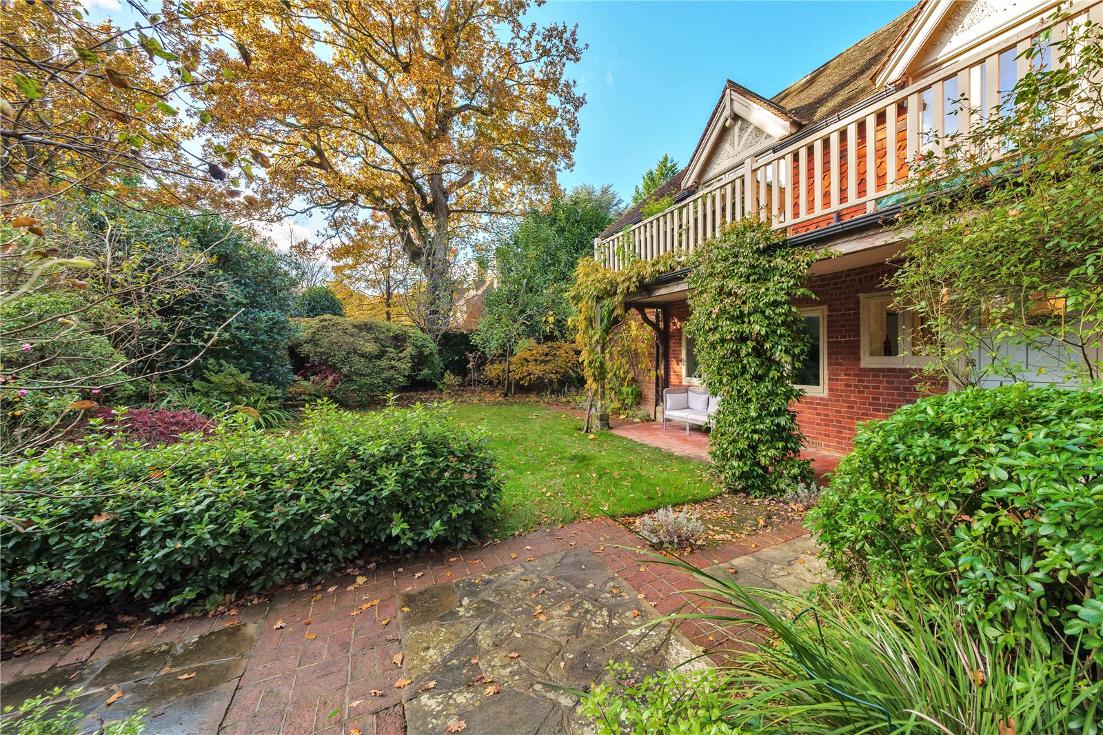 5 bedroom House (unspecified) Under Offer