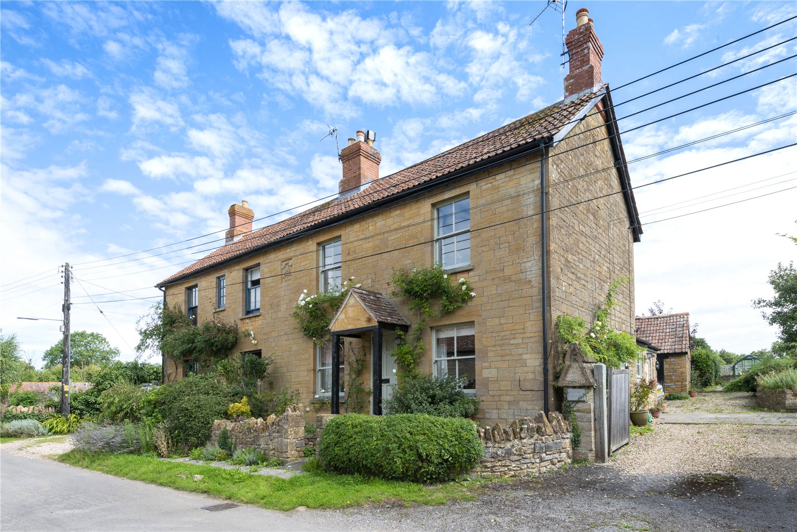 4 bedroom Semi-detached house Sold