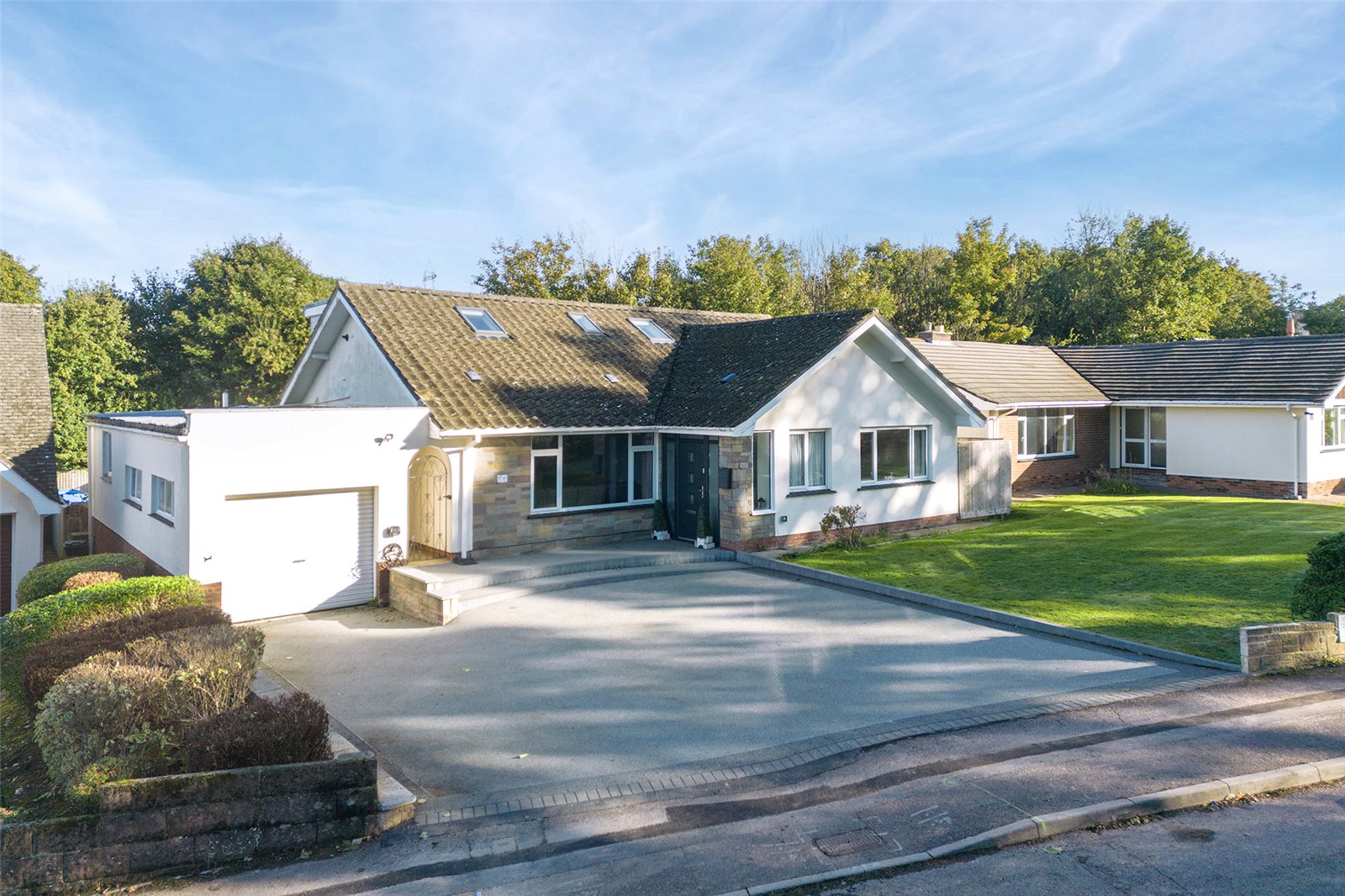 6 bedroom Detached house Under Offer