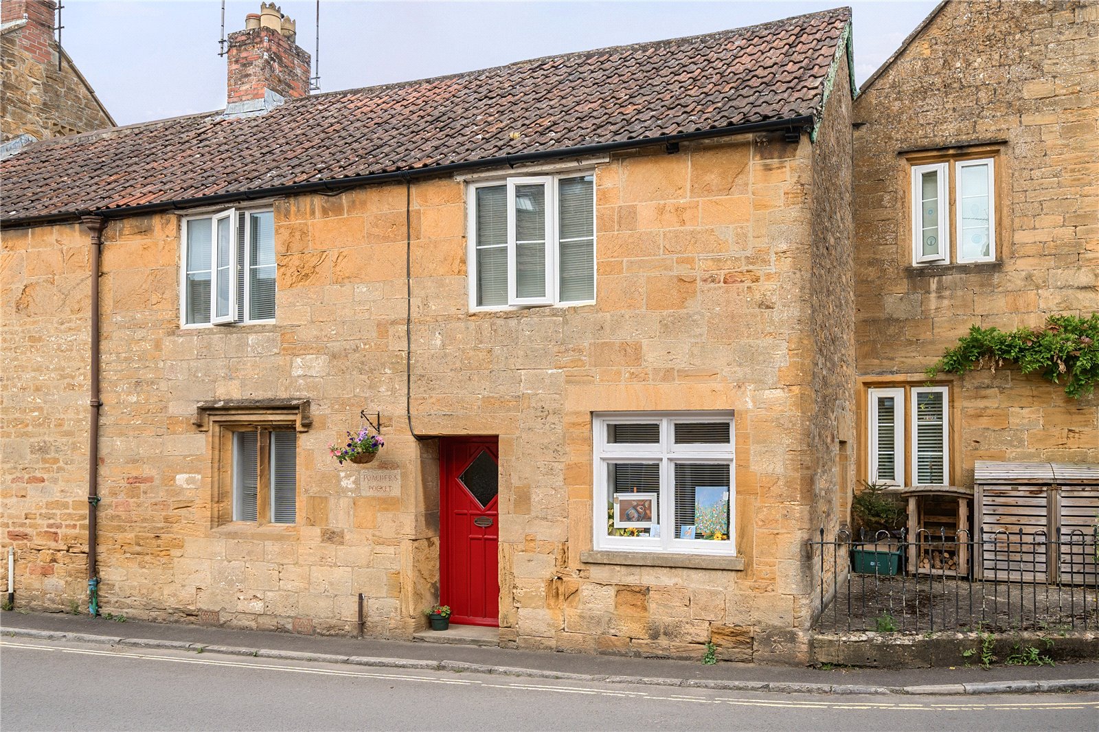 2 bedroom Cottage For Sale