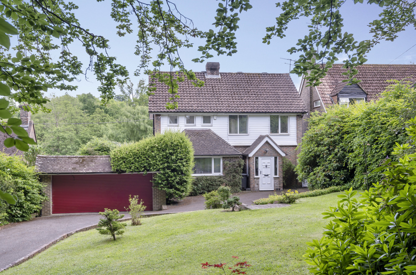 5 bedroom House (unspecified) Under Offer