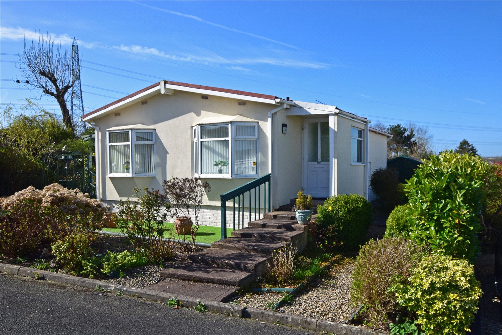 3 bedroom Detached house Under Offer