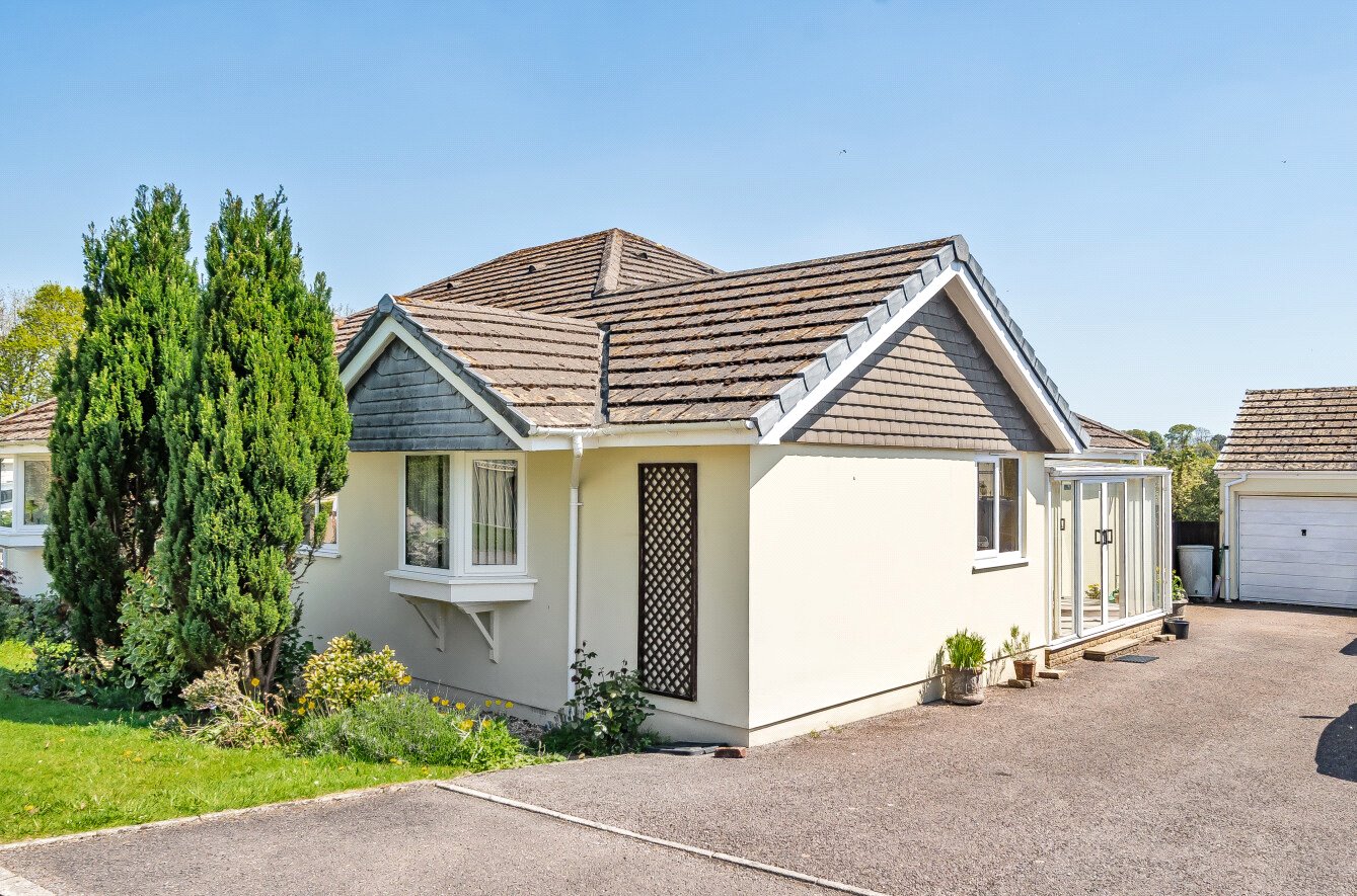 2 bedroom Detached bungalow Under Offer
