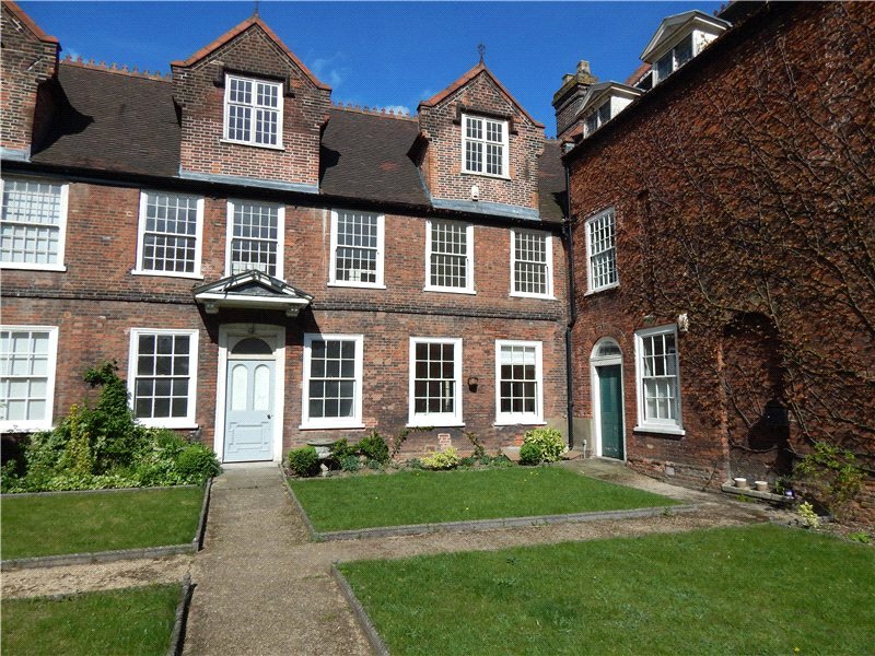 5 bedroom House (unspecified) To Let