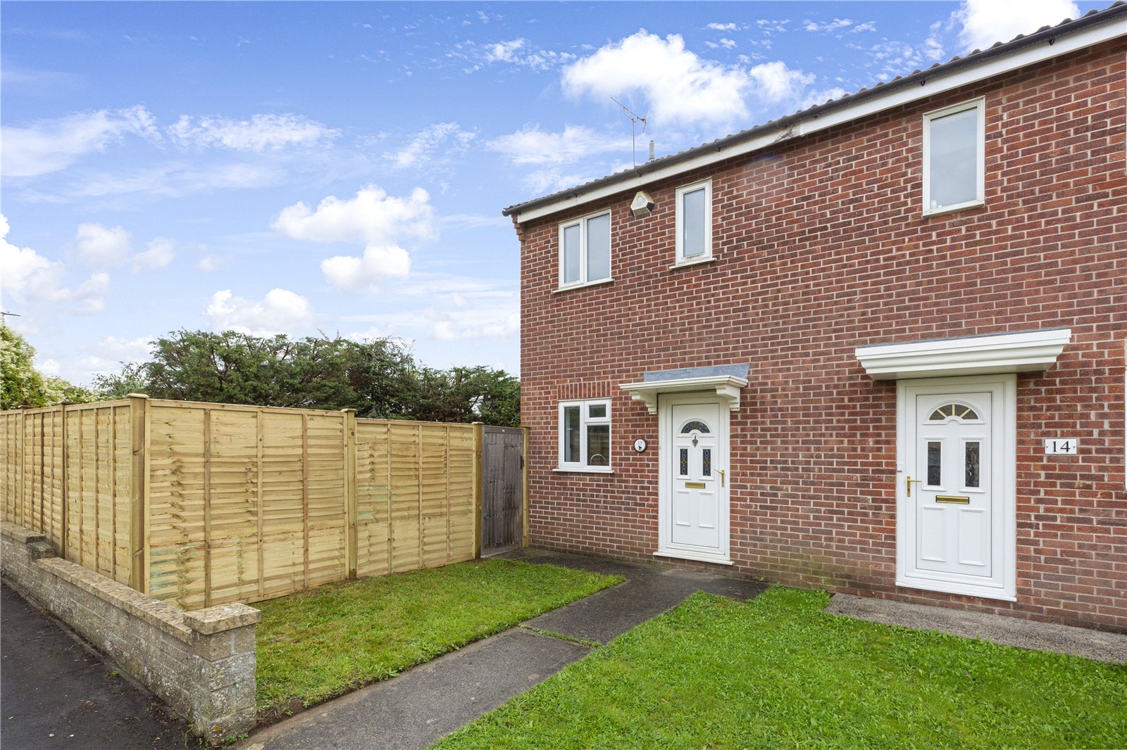 2 bedroom Semi-detached house Sold