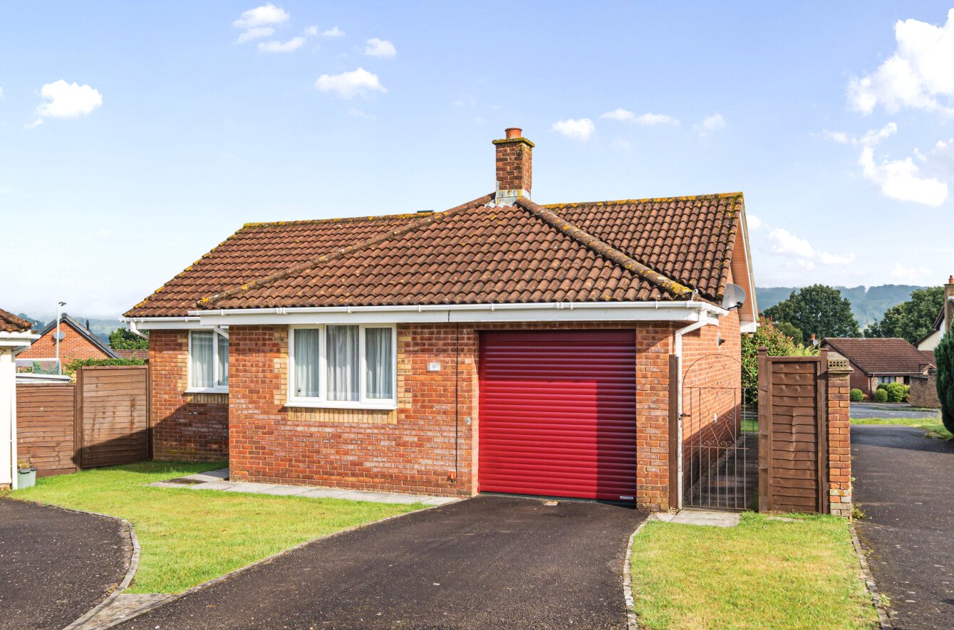 3 bedroom Detached bungalow Under Offer